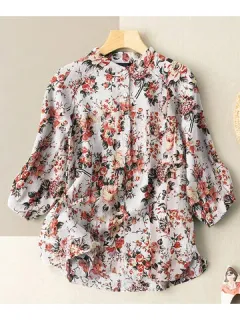 Blusa informal con estampado de flores en toda la prenda