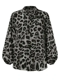 Blusa con botones de farol con estampado de leopardo