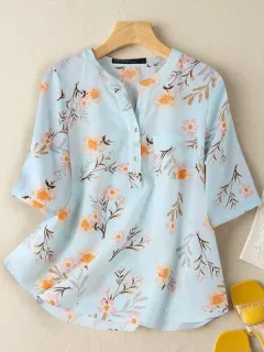 Blusa con cuello alzado y estampado floral