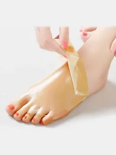 Foot wax with milk and honey