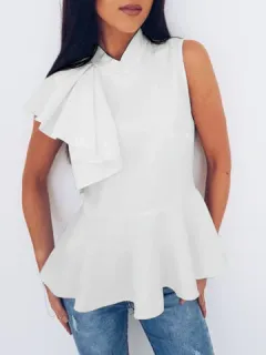 Blusa lisa asimétrica con volantes en la manga