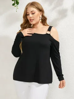 Camiseta con hombros descubiertos y anilla de talla grande