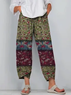 Retazos con estampado floral recortado Pantalones