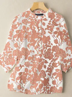 Blusa informal con botones y estampado de plantas