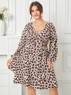 Abrigo de leopardo de talla grande con capas Vestido