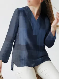 Blusa con cuello de pico y bajo con abertura a cuadros