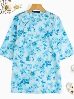 Blusa con botones laterales y estampado floral