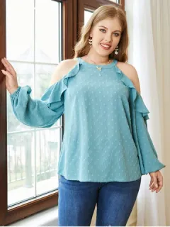 Blusa con ribete de volantes y hombros descubiertos de talla grande