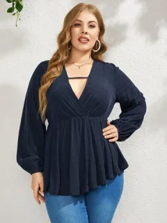 Blusa con dobladillo asimétrico de talla grande