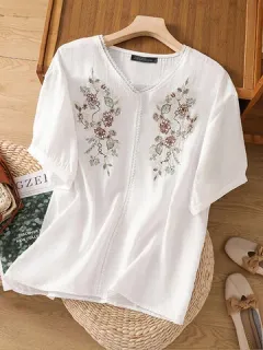 Blusa con cuello en V y bordado floral