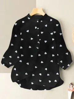 Blusa con botones y cuello alzado con estampado de amor de ocio