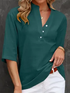 Blusa de cuello alto con botones sólidos