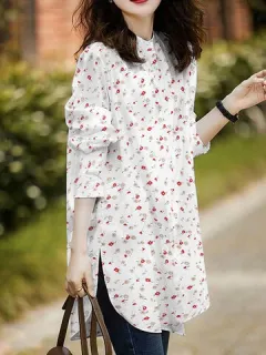 Blusa informal con estampado floral en toda la prenda